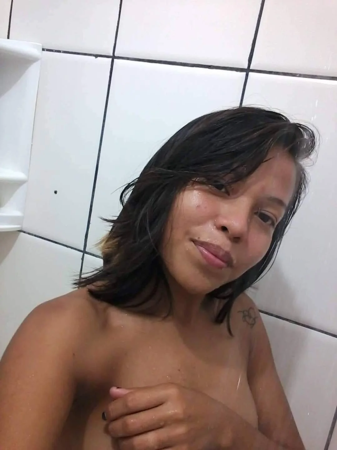 Novinha magrinha gostosa image 5