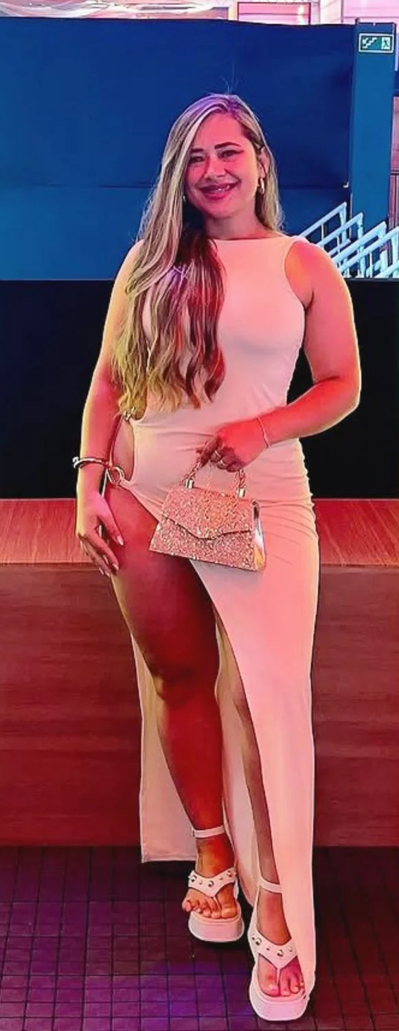 Loira gostosa vazada pelo corno image 9