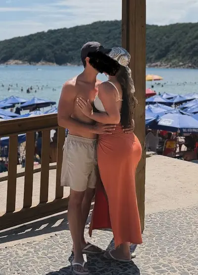patricinha briga com namorado sai pra balada com amiga, acaba trepando com negão no pelo cover image