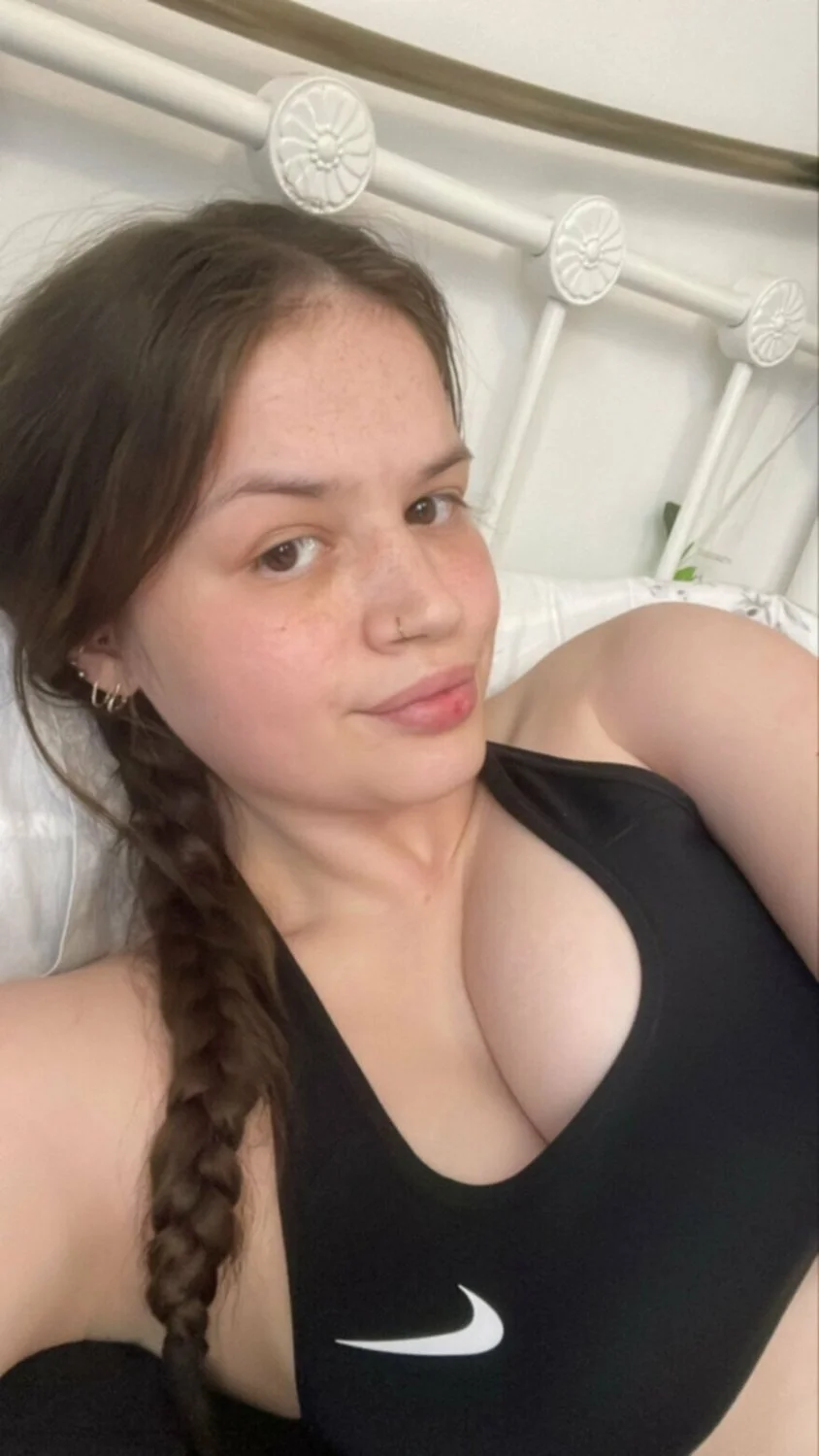 brunette slut gf Rosie from Leeds, UK wants to be famous image 3