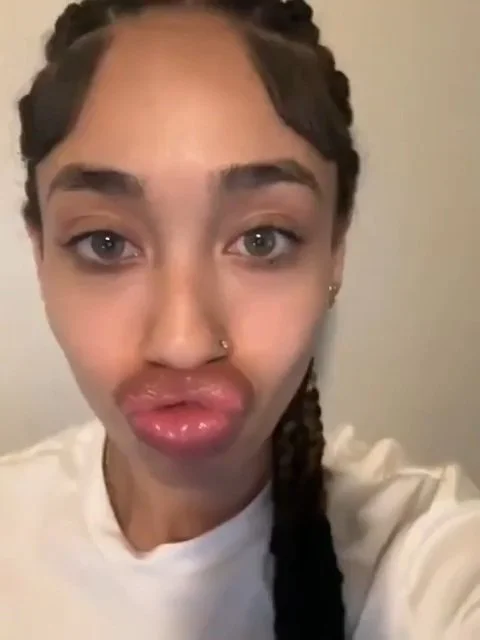 Redbone creamy pussy play main image