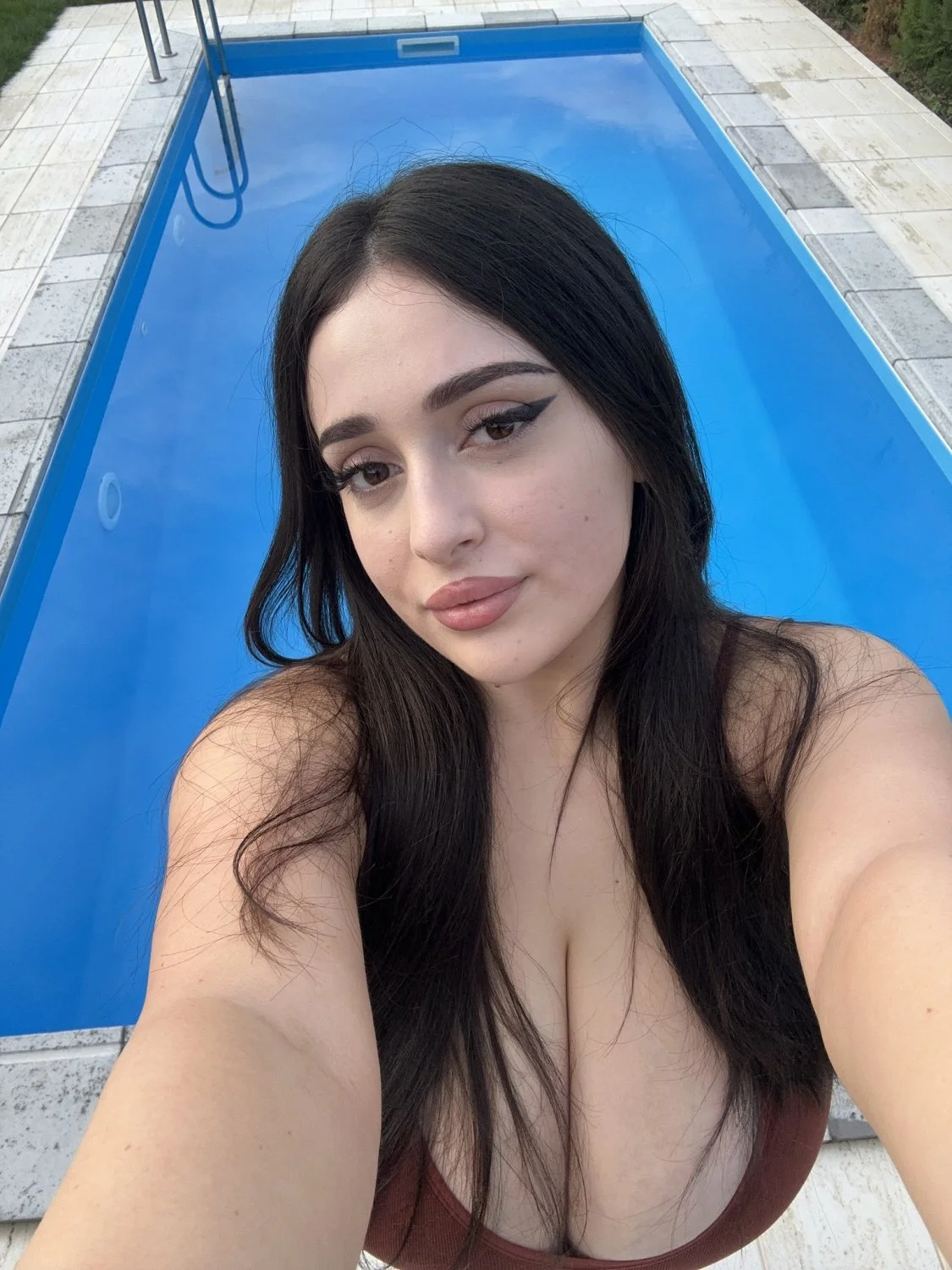 Cant stop gooning to my big tit cousin image 2