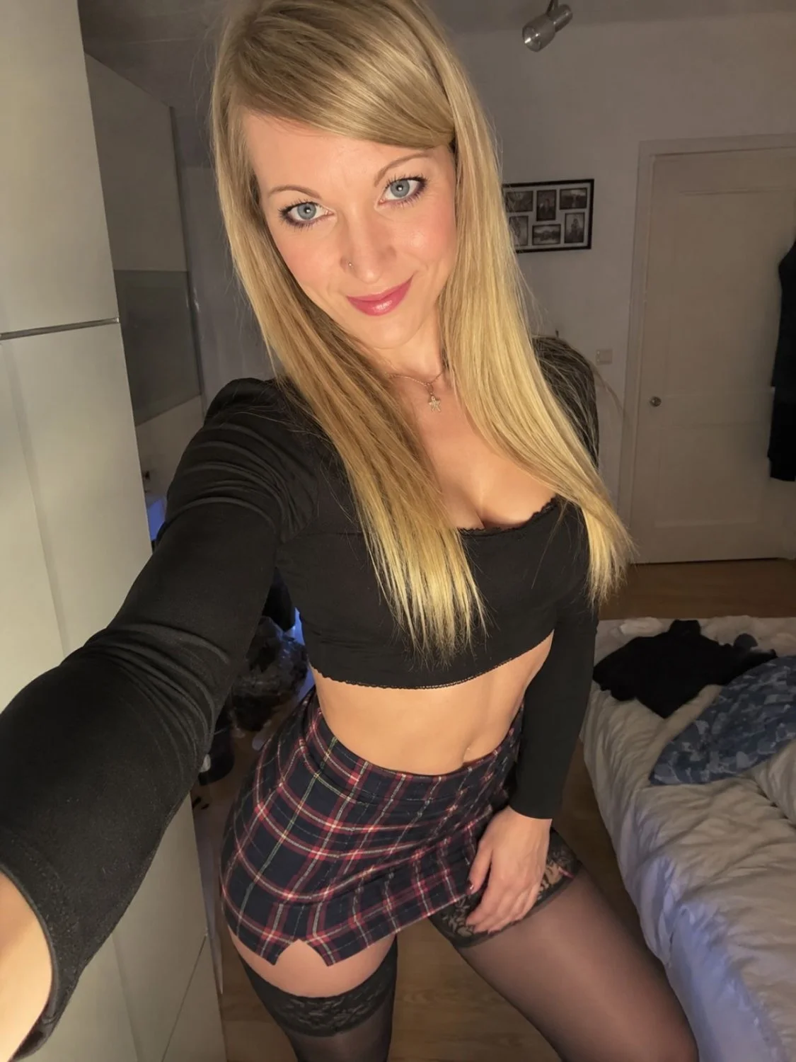 Kik slut Sandrabi.39 wants to be famous go message and degrade her image 6