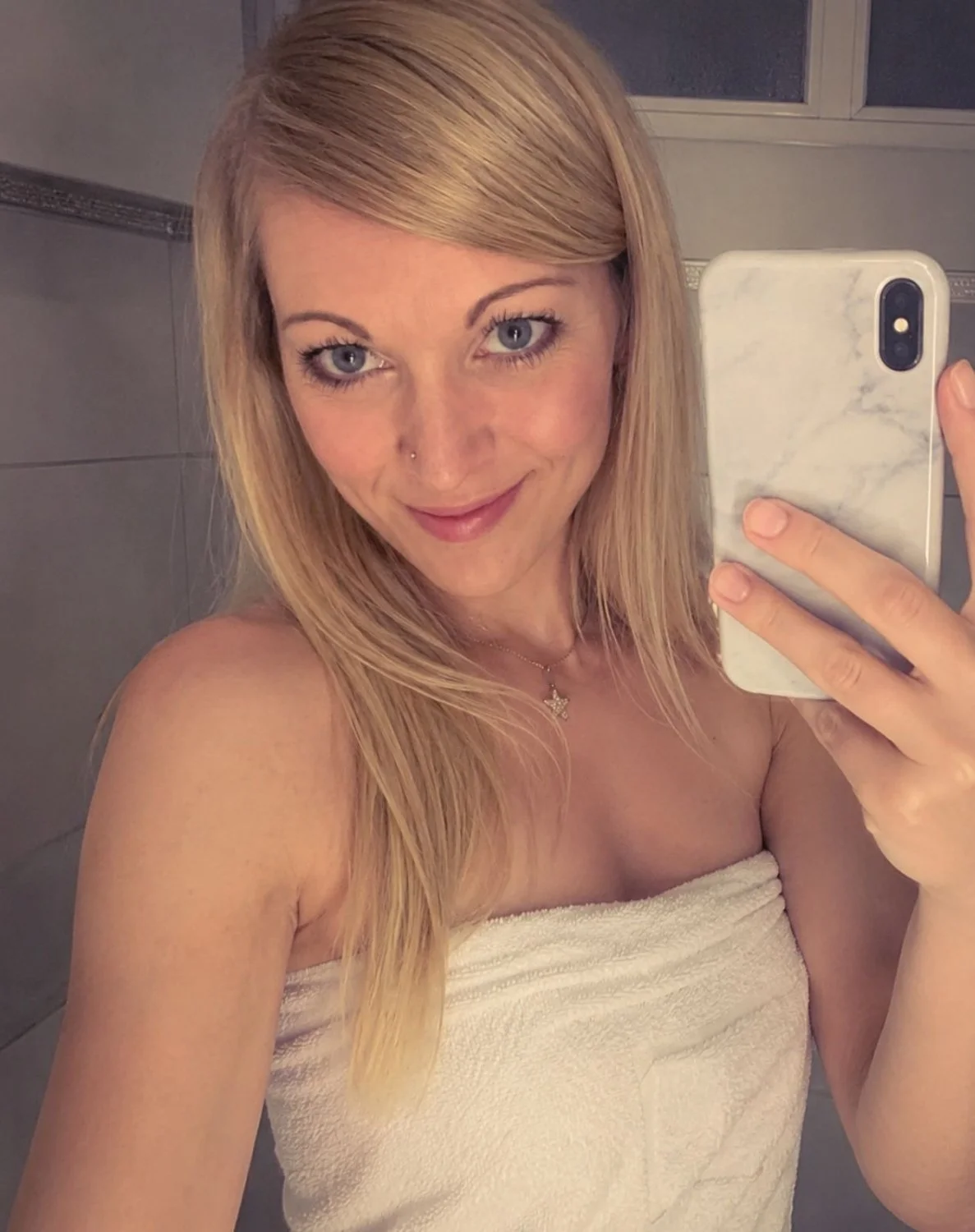 Kik slut Sandrabi.39 wants to be famous go message and degrade her image 8