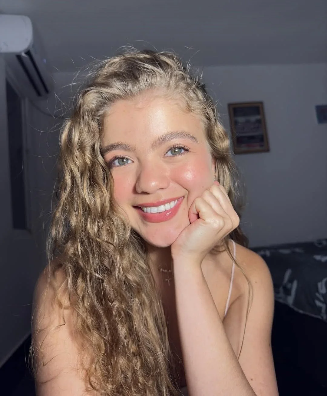 Hermosa rubia latina de buen culo image 7