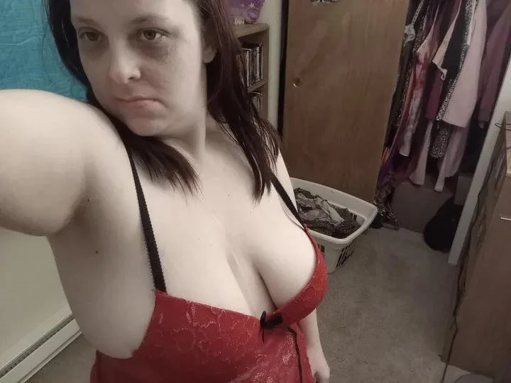 • MÃE AUTISTA MOSTRANDO SUA LINGERIE VERMELHA • 🔥😈 main image