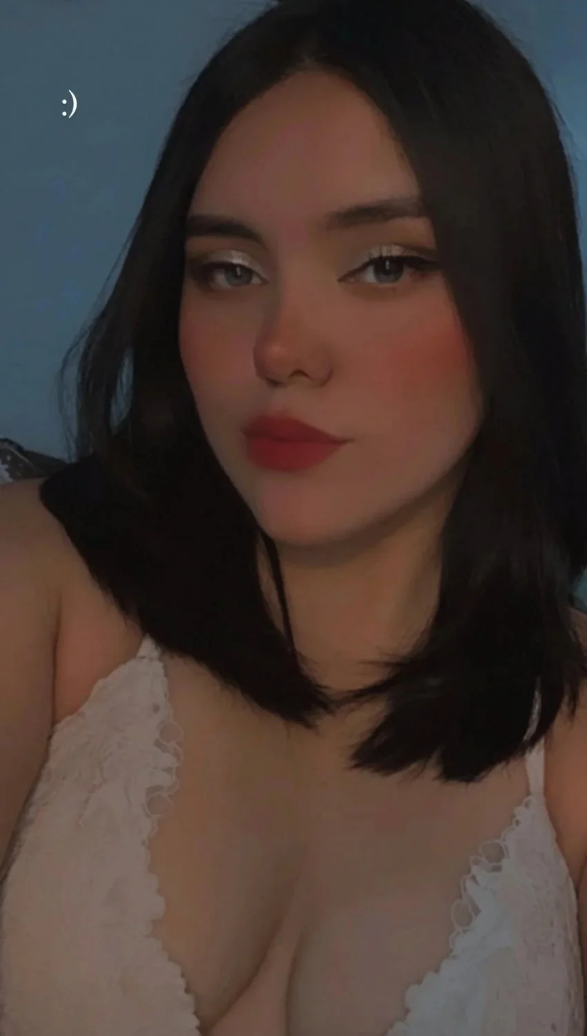 Latinas image 25