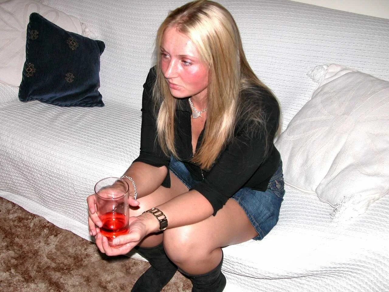 Gorgeous UK blonde Ellie image 7