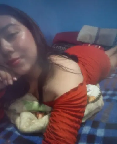 tetona mexicana que le gusta chupar verga la zorra se llama Lore de 23 años que ricas tetas tiene cover image