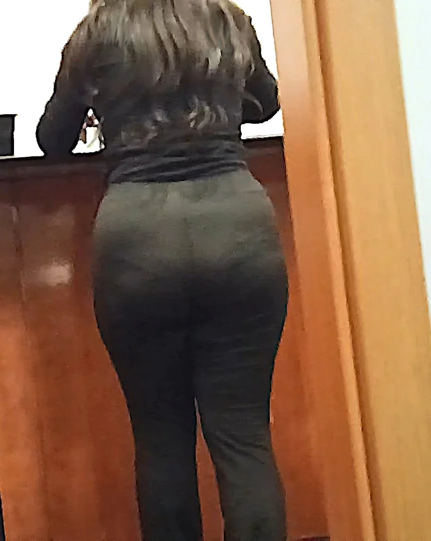 Cousin teasing again with her sexy ass in black leggings voyeur vpl image 2