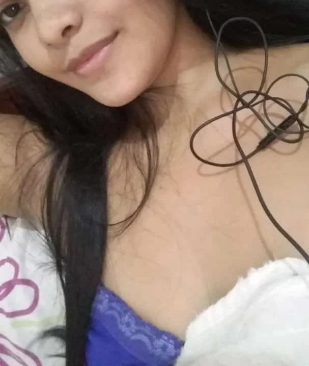 Crente moreninha perfeita mandando nudes no whatsapp image 4