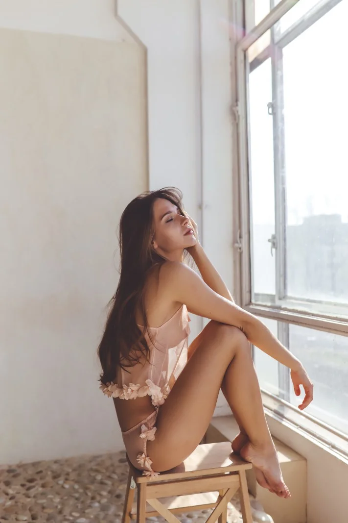 Julia Boudoir image 11