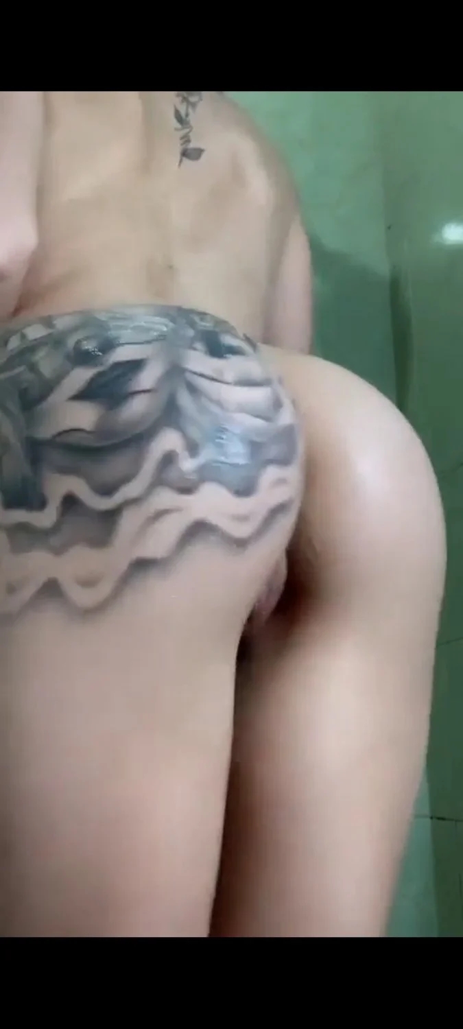 Cacheada tatuada - V image 12