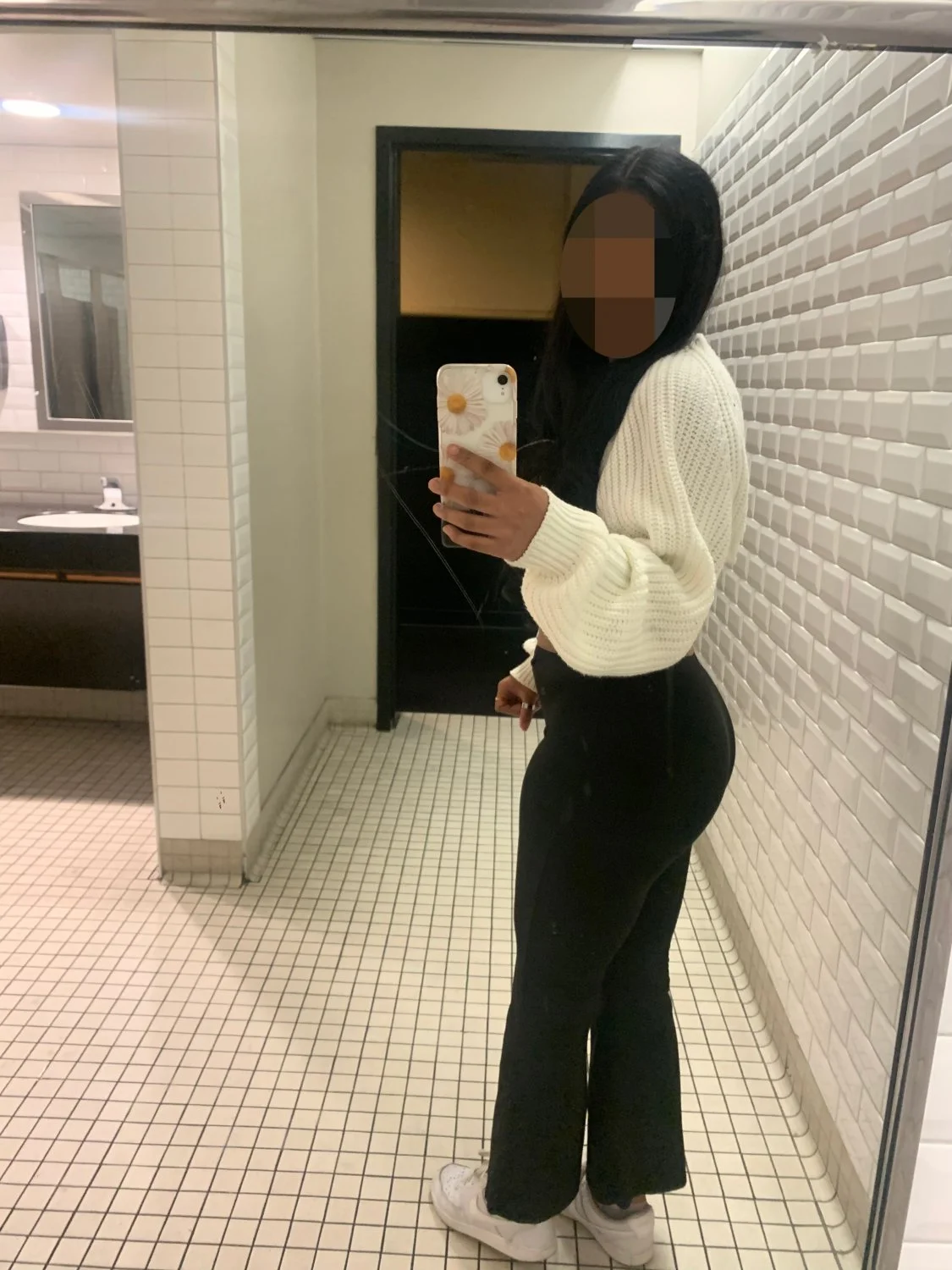 Sexy California Latina image 2