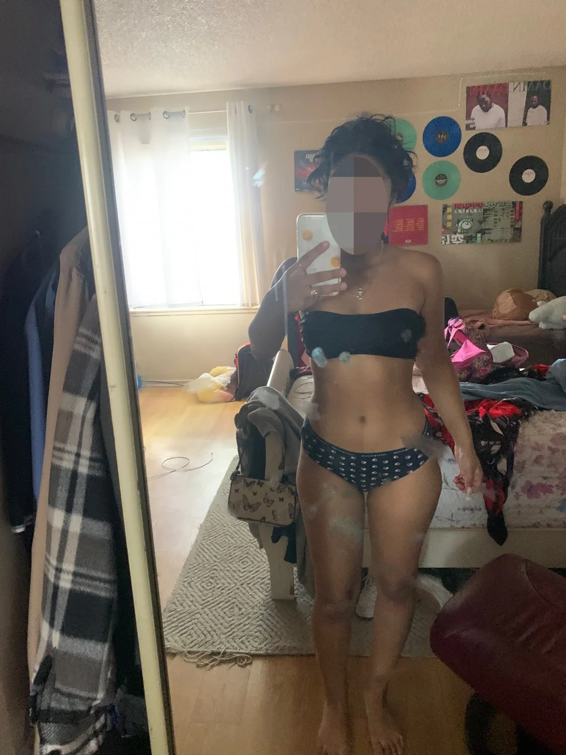 Sexy California Latina image 4