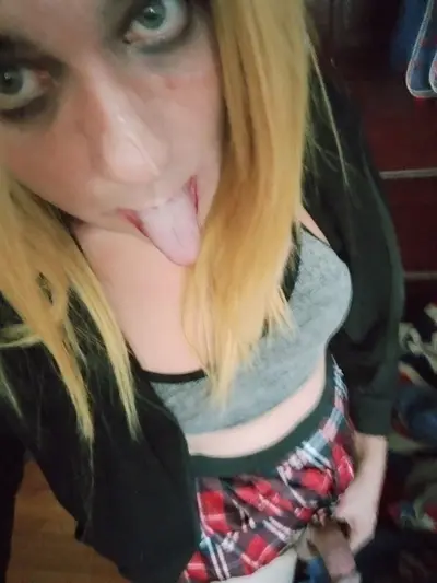 Pathetic Linda 30 USA slut (need blackmailing) cover image