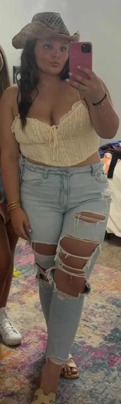 Thick white pawg irl image 3