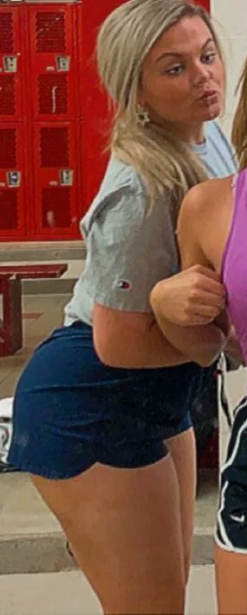 Thick white pawg irl image 4