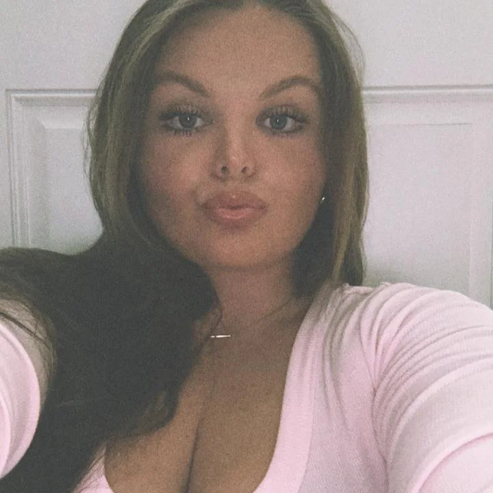 Thick white pawg irl image 8