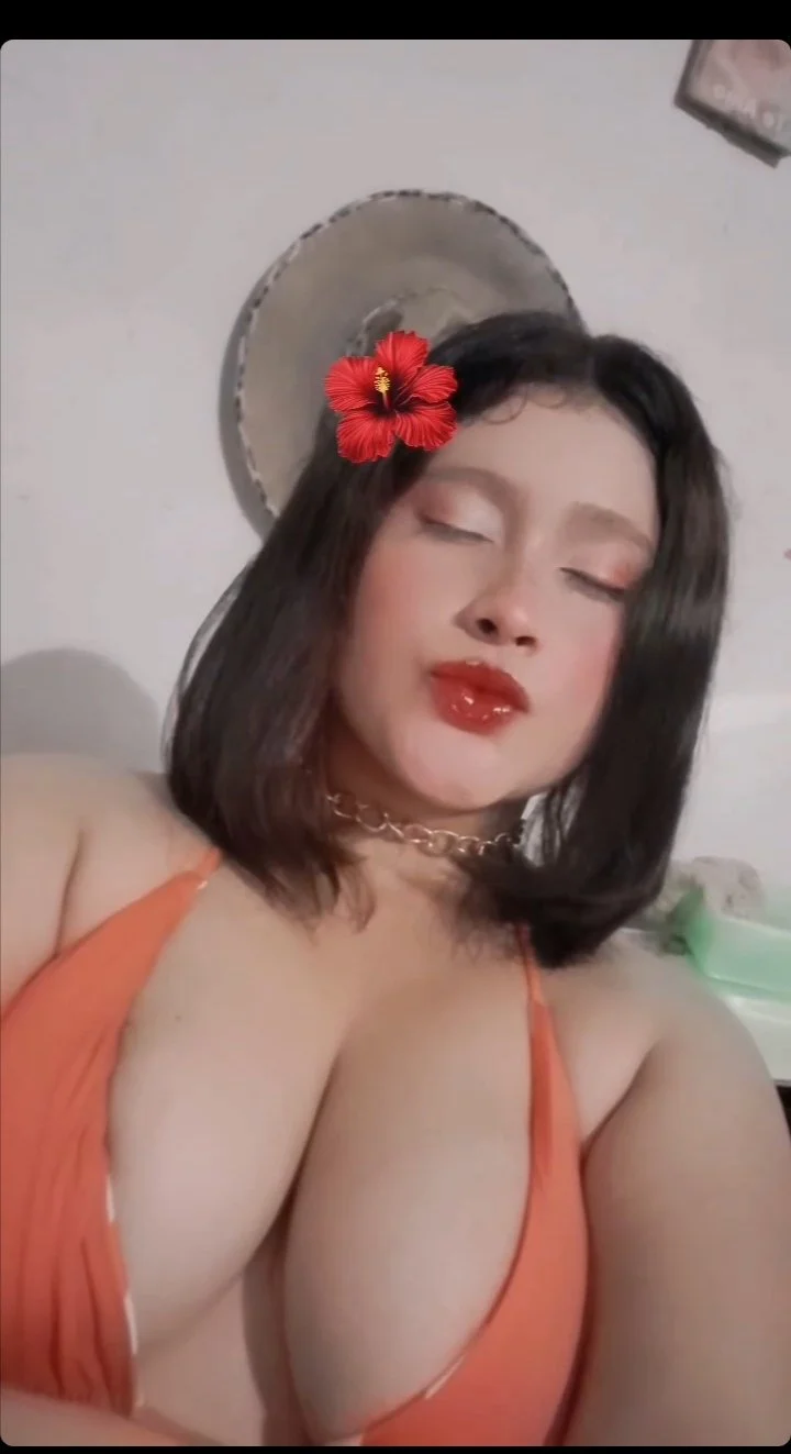 Con cual estilo me darías toda tu lechita caliente papi ami una gordita sexy main image