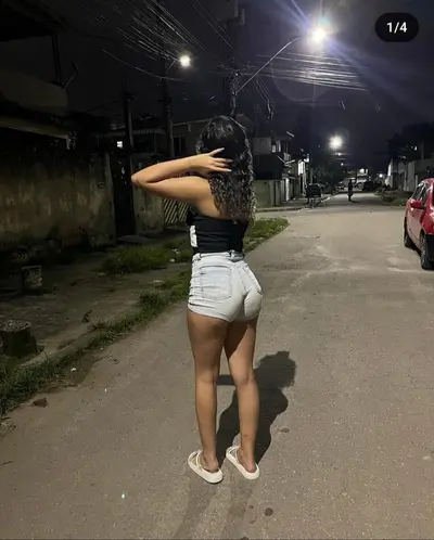 Novinhada bunda grande exibindo cover image