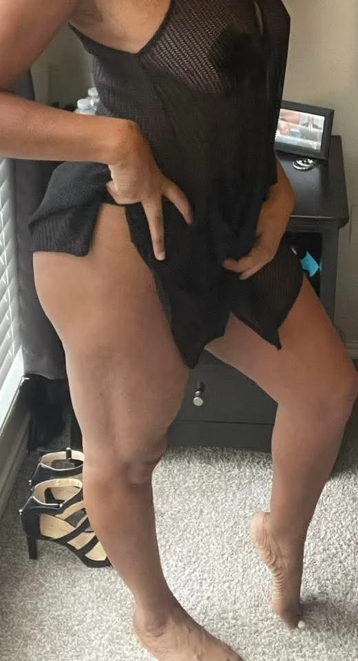 Sexy Ebony GILF Sandra image 28