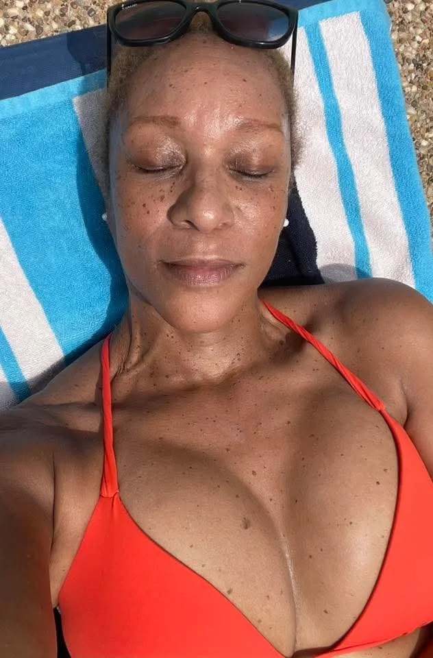 Sexy Ebony GILF Sandra image 32