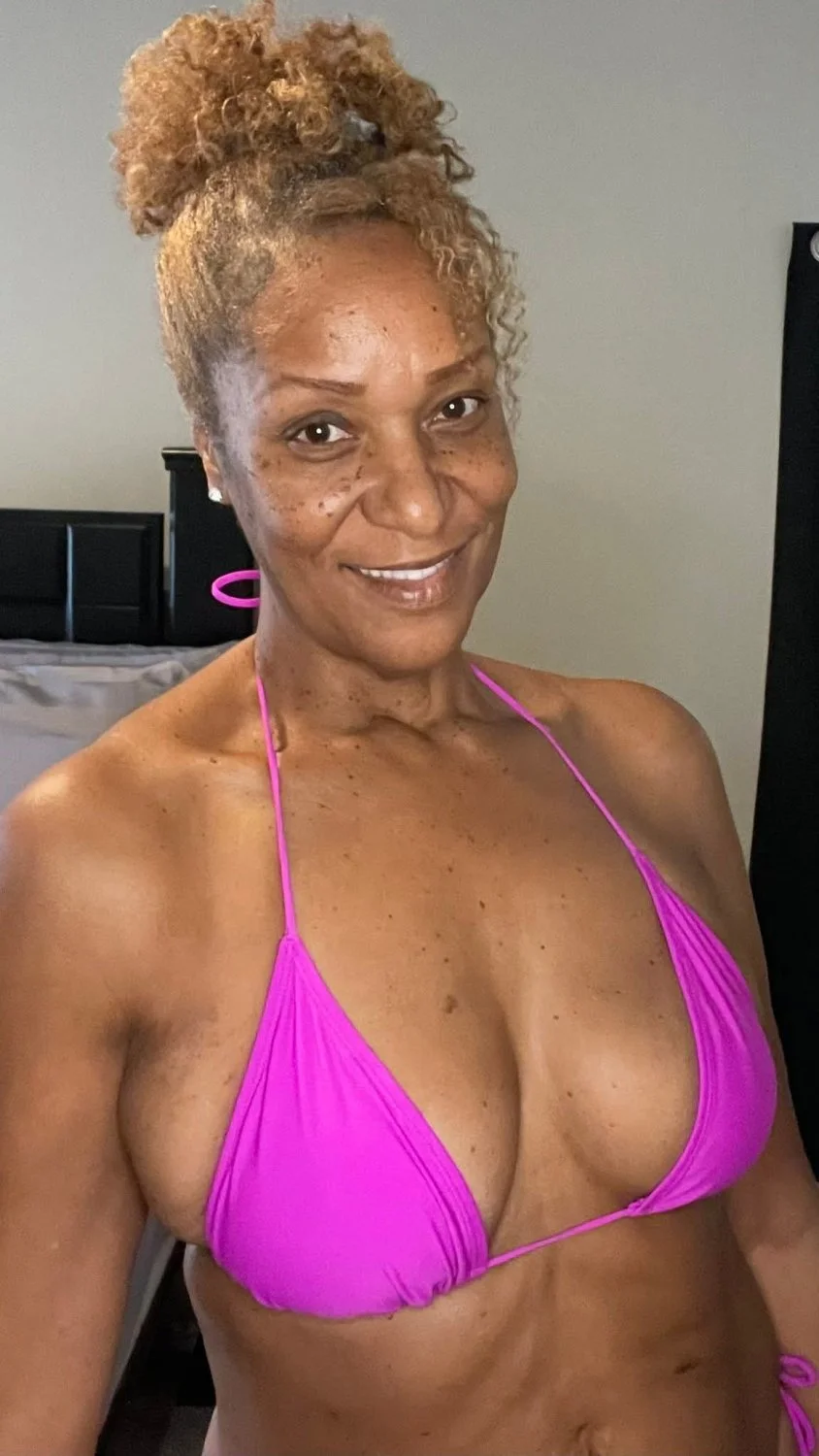 Sexy Ebony GILF Sandra image 36