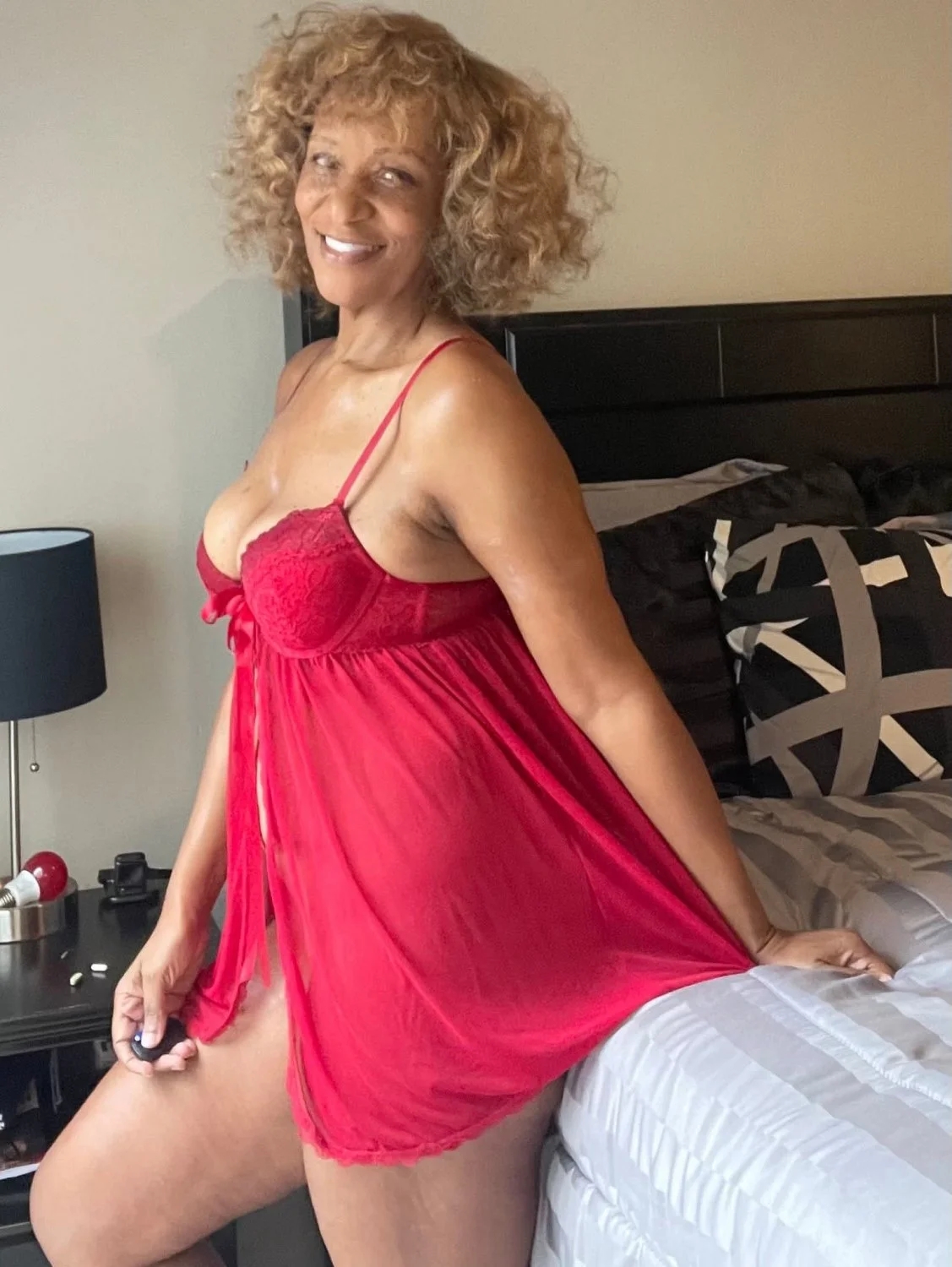 Sexy Ebony GILF Sandra image 50