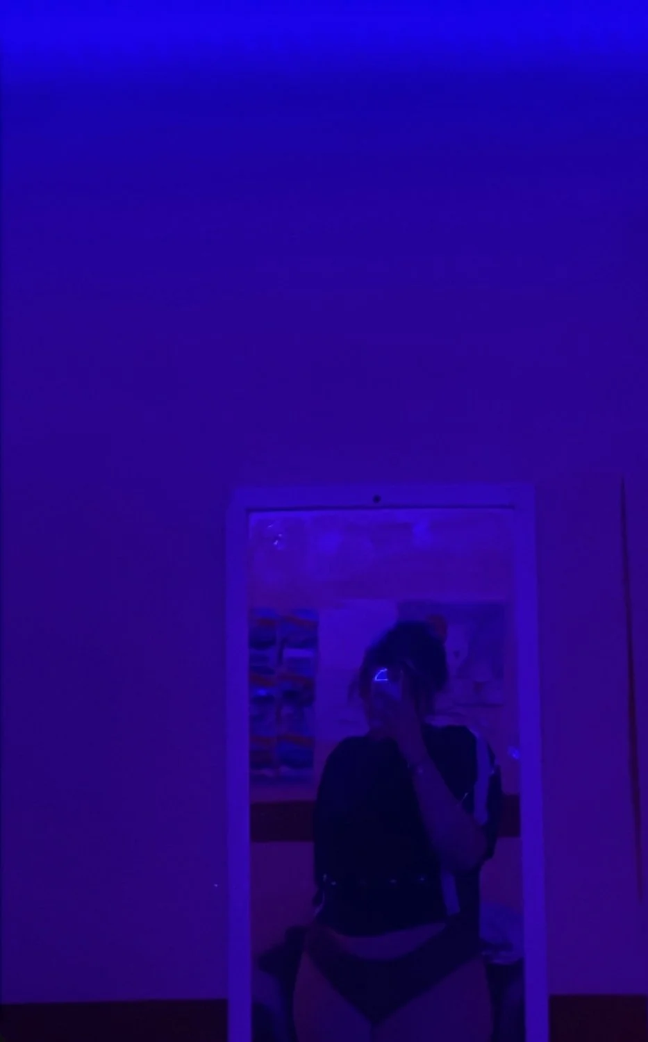 Hermoso culo y piernas de chica marihuana😍 main image
