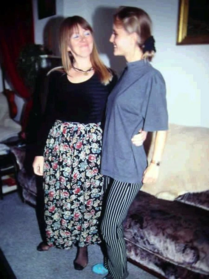 mother and daughter image 17