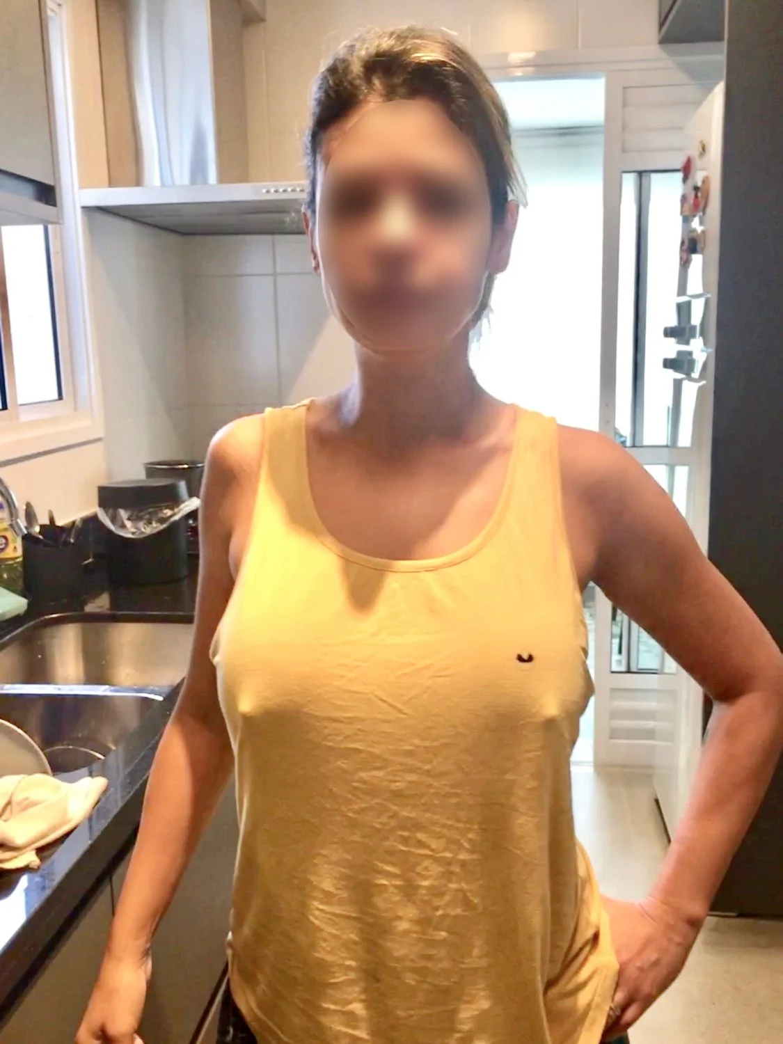 Bicos durinhos... a vadia fica de pijama em casa assim... adora provocar!!! image 3