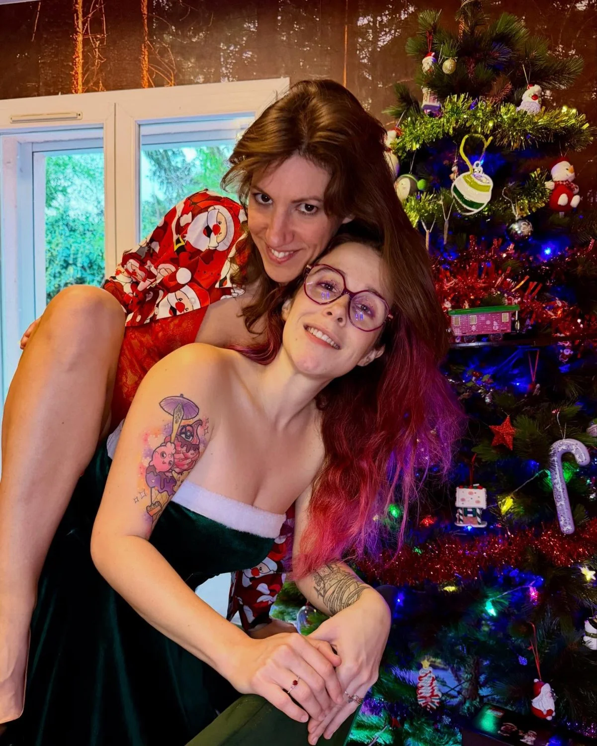 Milf Brunette College Lesbian Threesome Solo image 2