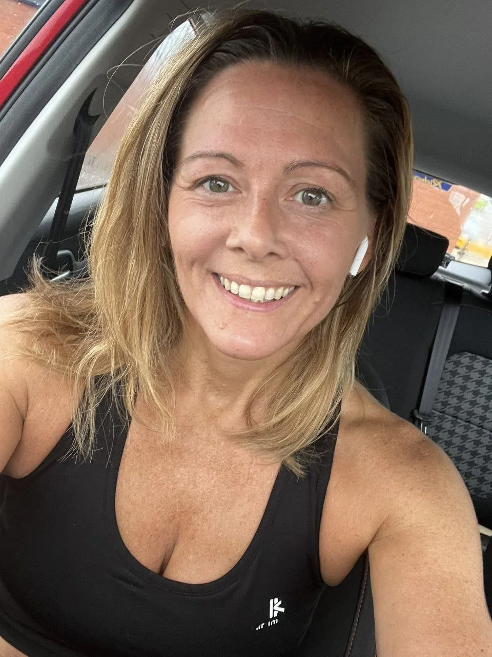 Smoking Hot MILF image 18