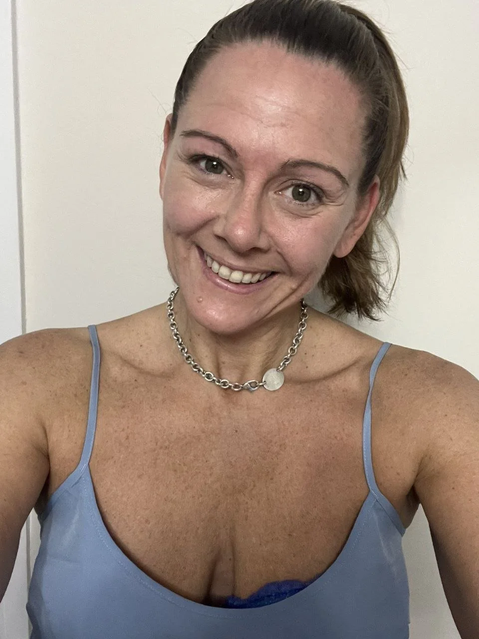 Smoking Hot MILF image 5