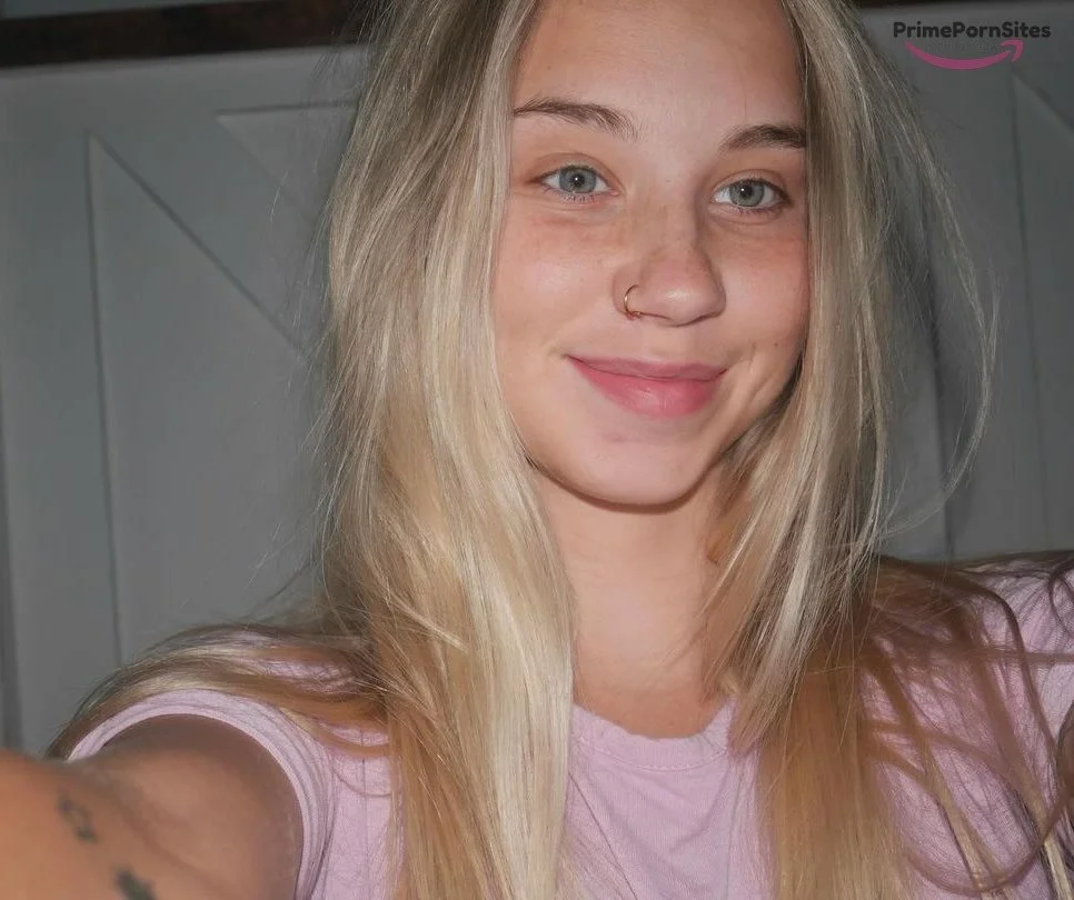 Blonde cutie gets railed image 3