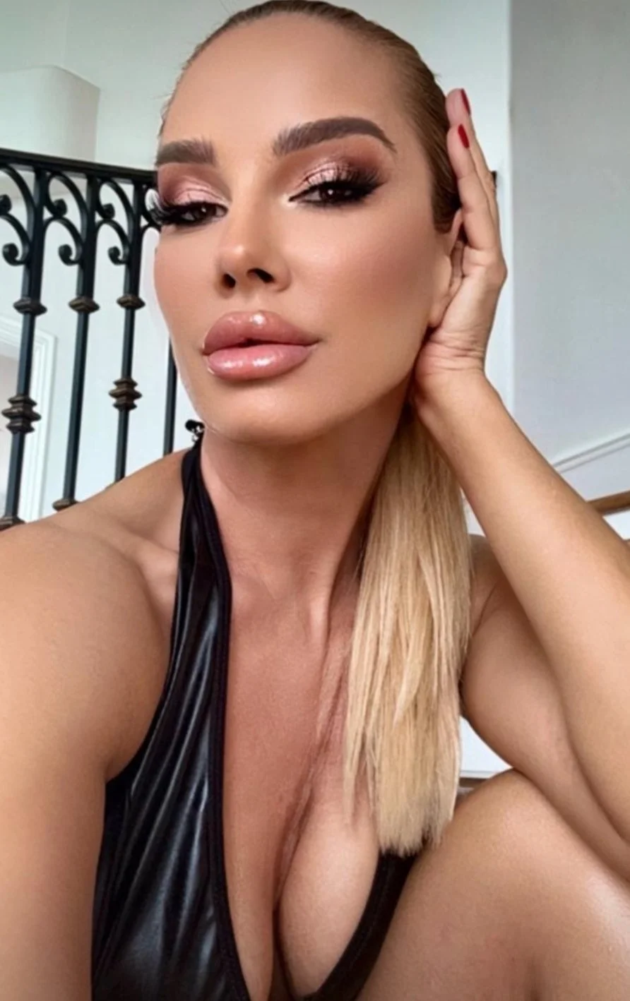 Sandy ( Egerhazy Zsanett) hungarian escort image 9