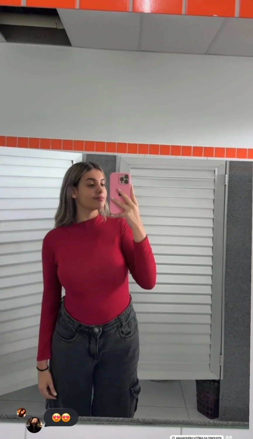 Vazou fotos e videos de novinha crente mostrando a bucetinha pro amigo image 2