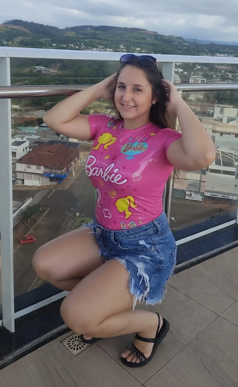 Essa gostosa é fã da Bárbie e ama roupas rosas. Parte 4. IA - AI image 3