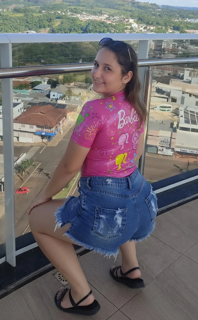 Essa gostosa é fã da Bárbie e ama roupas rosas. Parte 4. IA - AI image 32
