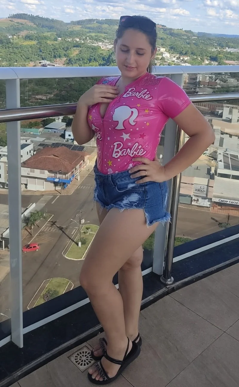 Essa gostosa é fã da Bárbie e ama roupas rosas. Parte 4. IA - AI image 48