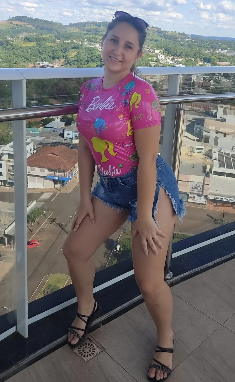 Essa gostosa é fã da Bárbie e ama roupas rosas. Parte 4. IA - AI image 5