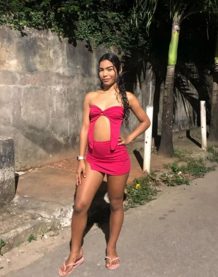 Pretinha baixa foi vazada se exibindo toda videos vazaram delicia demais essas novinhas gostosas main image