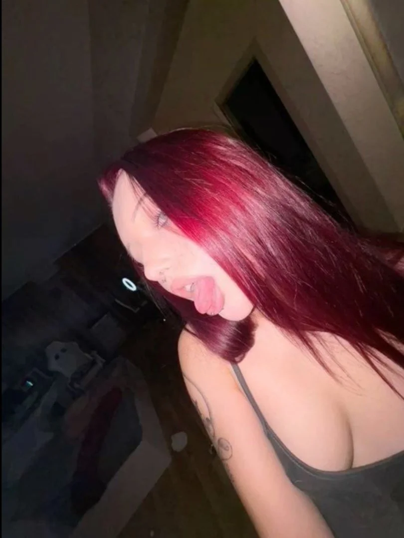 la llama el novio mientras se la coje el mejor amigo main image