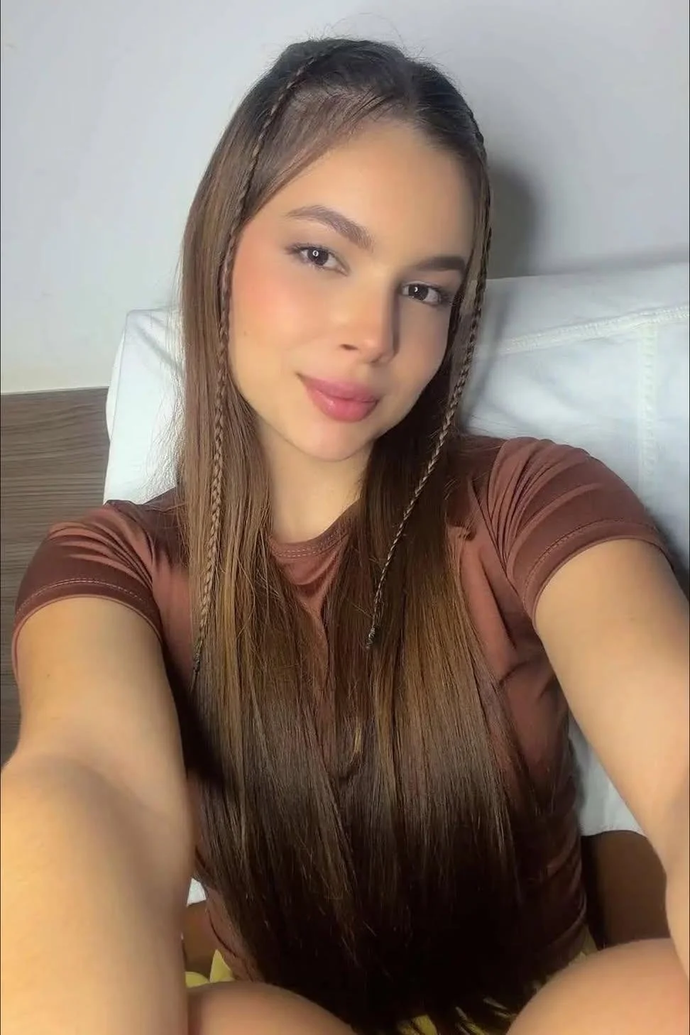 Novinha lindona , muito gostosa...Naiara Falcao deliciosa !!! image 1