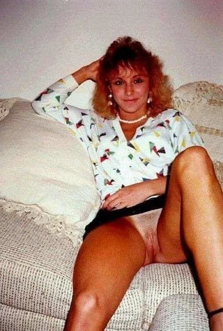 Amateur Vintage nudes- lots of bush image 20