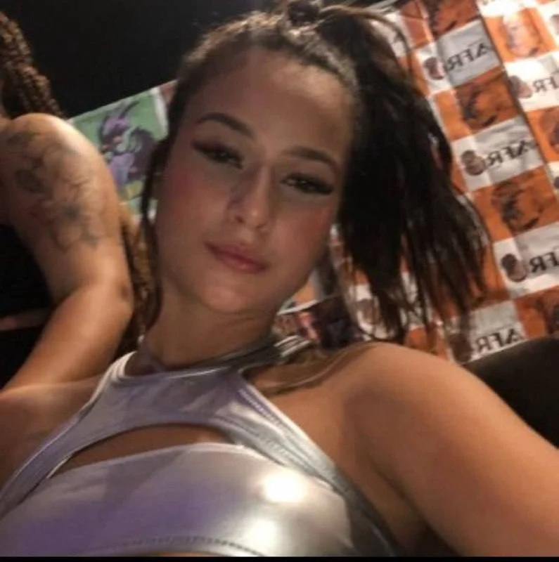 novinha morena gostosa vazou com amigo do marido! safadas, vazou, vazadas, videos novos main image