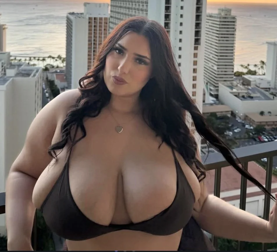 Insane body THICK latina is an absolute ball drainer! She deserves 2 be bred over & over again image 5