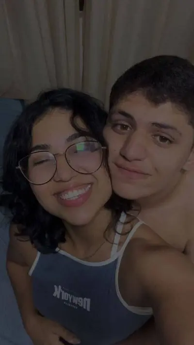 Novinha nerd vazou dando a buceta e mamando a pica do namorado cover image