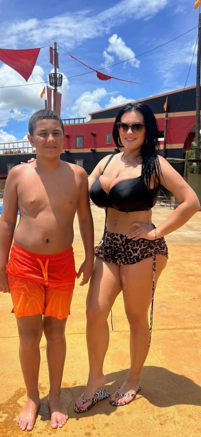 mami show her big boobs image 2